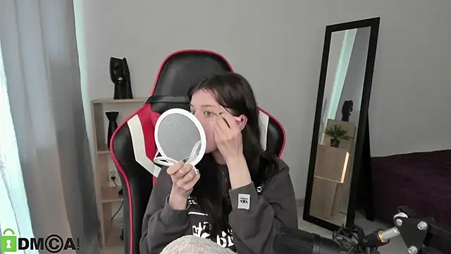 Este Glen online show from March 13, 2025, 12:13 pm