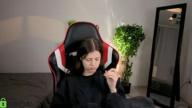 Este Glen online show from October 24, 2025, 12:19 am