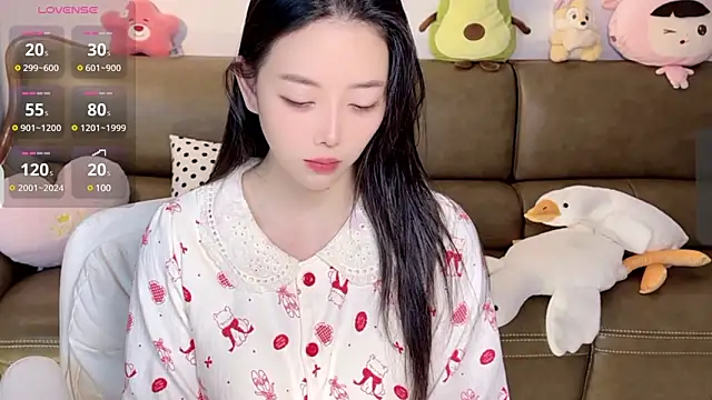 Yilin1999 online show from February 5, 2025, 5:09 am
