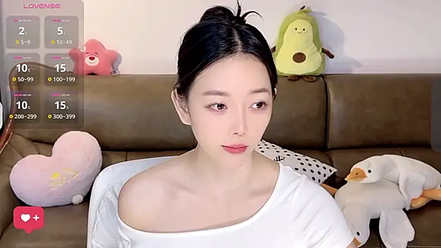 Yilin1999 online show from February 25, 2025, 12:47 am