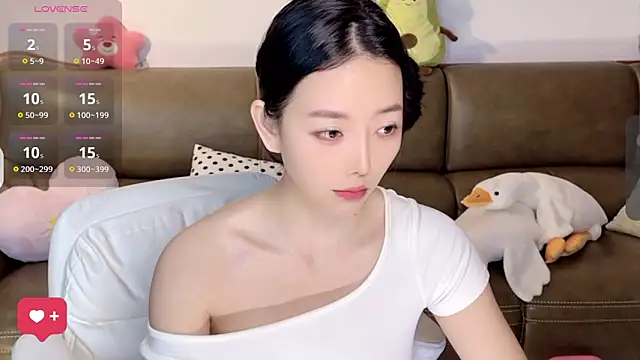 Yilin1999 online show from March 8, 2025, 4:06 pm