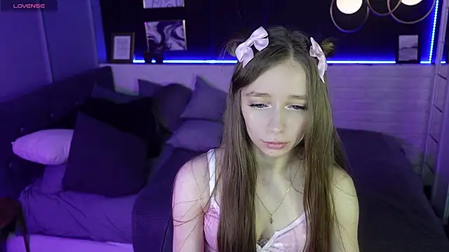 OliviaGentle online show from February 17, 2025, 7:53 pm