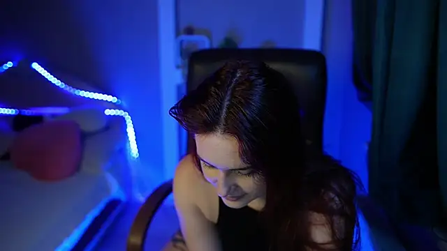 LisaElfy online show from February 6, 2026, 4:54 pm