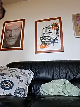 mileflav0r online show from April 13, 2026, 6:52 am