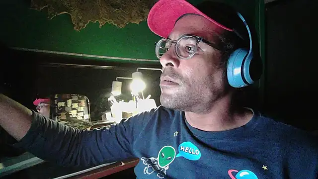 Snapshot of _______the chatting on February 24, 2026, 2:31 am the online show from February 24, 2026, 2:31 am