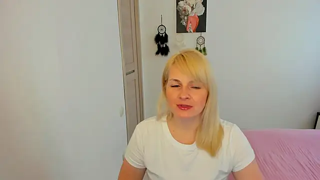 Snapshot of Alicee_Gracee chatting on February 6, 2026, 12:30 pm Alicee Gracee online show from February 6, 2026, 12:30 pm