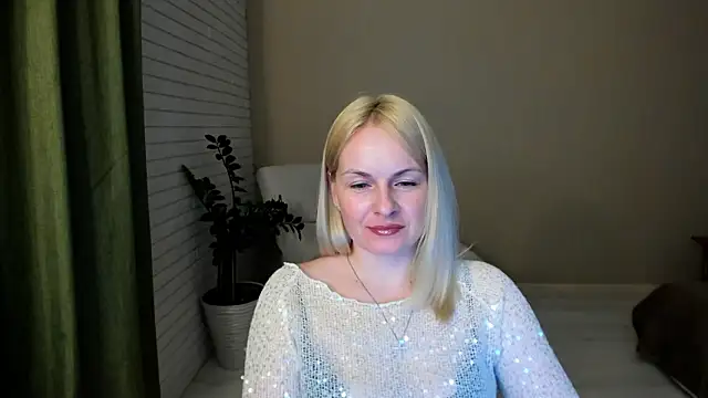 Snapshot of Alicee_Gracee chatting on February 7, 2026, 8:34 pm Alicee Gracee online show from February 7, 2026, 8:34 pm