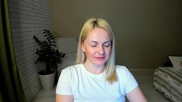 Snapshot of Alicee_Gracee chatting on February 22, 2026, 6:50 pm Alicee Gracee online show from February 22, 2026, 6:50 pm