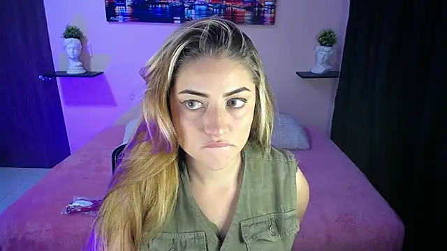 cristal-evanns online show from December 9, 2024, 1:29 am