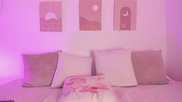 Snapshot of Mia_Heartt chatting on January 3, 2025, 6:57 pm Mia Heartt online show from January 3, 2025, 6:57 pm