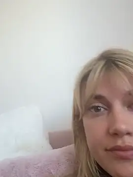 Snapshot of LustfulLuna_ chatting on May 12, 2026, 8:33 am LustfulLuna online show from May 12, 2026, 8:33 am