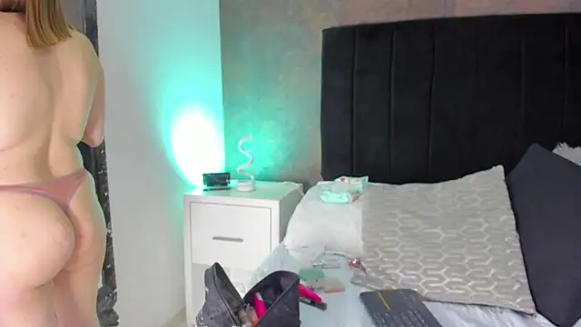 Snapshot of NaxaAndLexi_ chatting on January 18, 2025, 1:40 pm NaxaAndLexi  online show from January 18, 2025, 1:40 pm