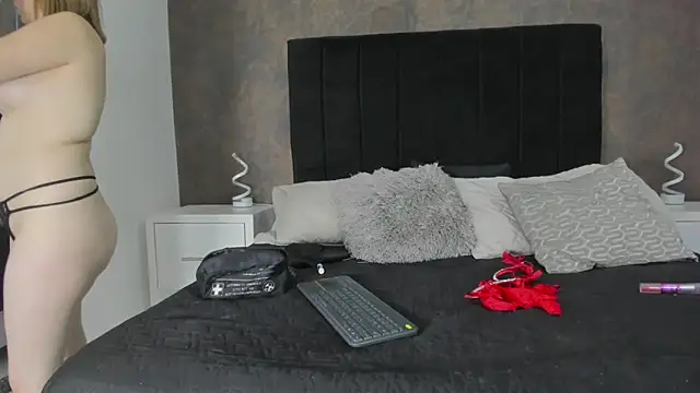 Snapshot of NaxaAndLexi_ chatting on February 8, 2025, 2:16 pm NaxaAndLexi  online show from February 8, 2025, 2:16 pm