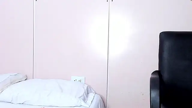 Snapshot of MarieMyller chatting on December 6, 2024, 12:02 am MarieMyller online show from December 6, 2024, 12:02 am