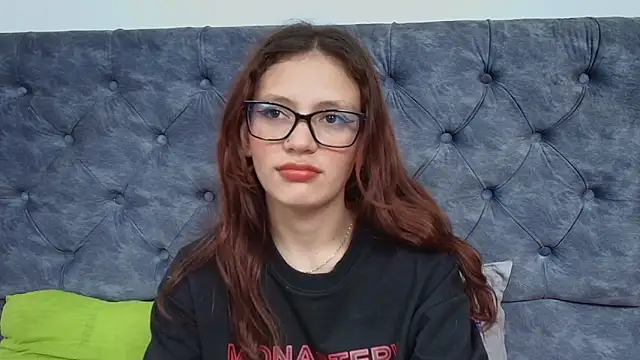 Snapshot of LARICSABLUE chatting on February 3, 2026, 7:13 am LARICSABLUE online show from February 3, 2026, 7:13 am