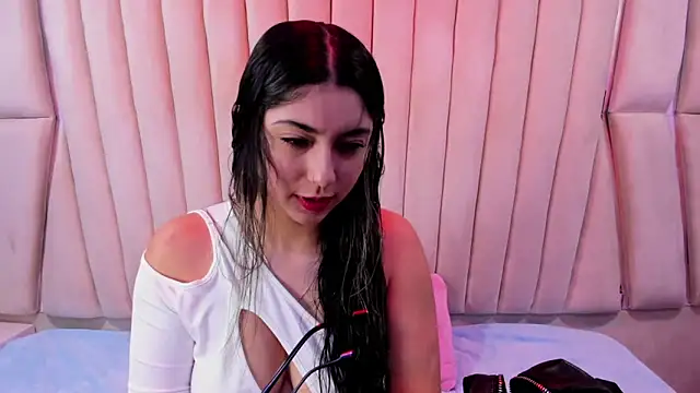 Lucy Anall  online show from December 16, 2025, 10:26 pm