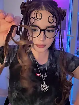 CutiePie3 online show from February 6, 2026, 9:29 pm