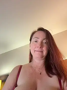 Snapshot of LouiseTswing chatting on July 16, 2026, 7:31 pm LouiseTswing online show from July 16, 2026, 7:31 pm