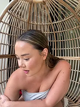 mayakitsune69 online show from February 15, 2026, 10:25 am