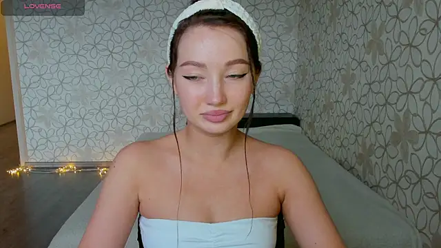 Snapshot of Lissa_Cristal chatting on May 17, 2026, 11:17 am Lissa Cristal online show from May 17, 2026, 11:17 am
