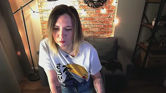 Snapshot of Ozalin_Green chatting on October 22, 2025, 5:41 am Ozalin Green online show from October 22, 2025, 5:41 am