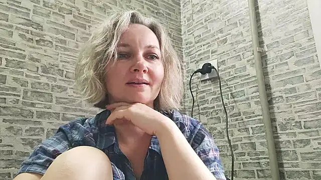 EdithManning online show from January 13, 2025, 7:32 am