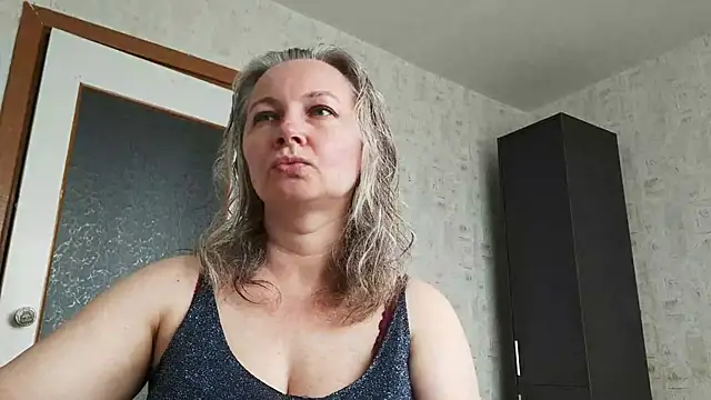 Snapshot of EdithManning chatting on June 12, 2026, 5:39 am EdithManning online show from June 12, 2026, 5:39 am