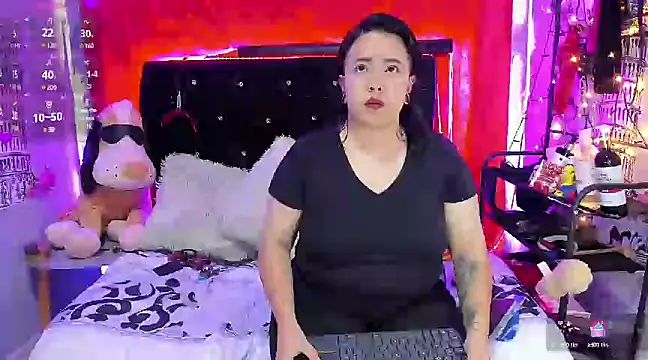 Snapshot of katieeandsharonn chatting on January 18, 2025, 12:26 pm katieeandsharonn online show from January 18, 2025, 12:26 pm