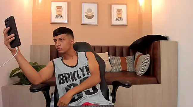 Snapshot of wolf_james123 chatting on February 5, 2025, 2:05 pm wolf james123 online show from February 5, 2025, 2:05 pm