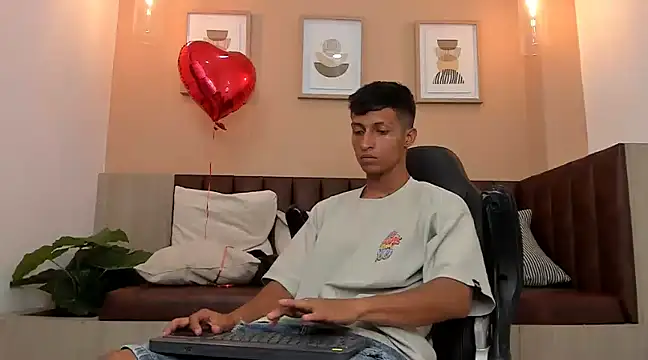 Snapshot of wolf_james123 chatting on February 8, 2025, 7:27 pm wolf james123 online show from February 8, 2025, 7:27 pm