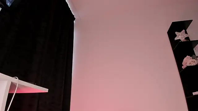 iluy  online show from November 20, 2025, 5:45 pm