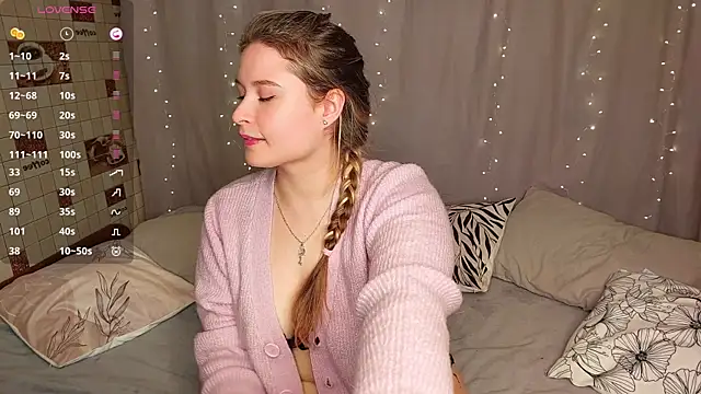 sophie  lee online show from October 13, 2025, 3:45 pm