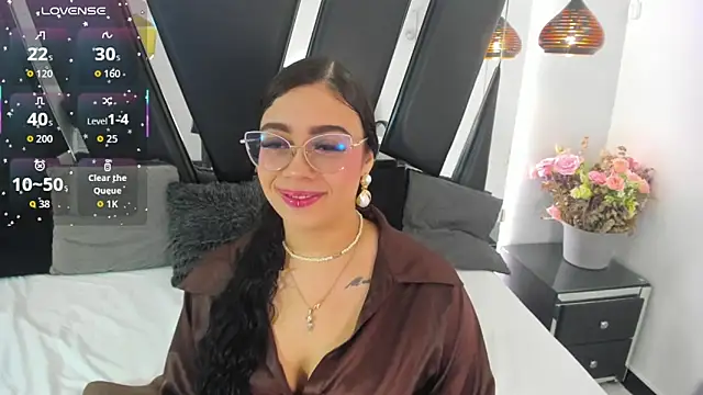 antonelllepiercee online show from November 28, 2025, 11:24 am