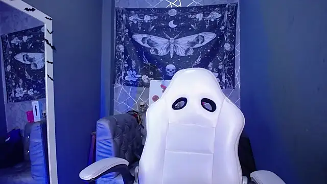 amelierouss online show from February 11, 2026, 5:23 am