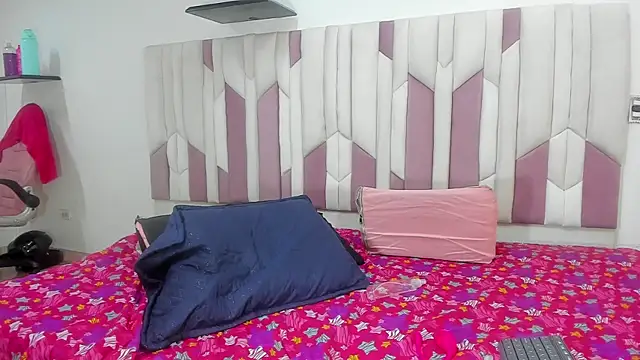 mia stanfort online show from March 12, 2025, 7:17 pm