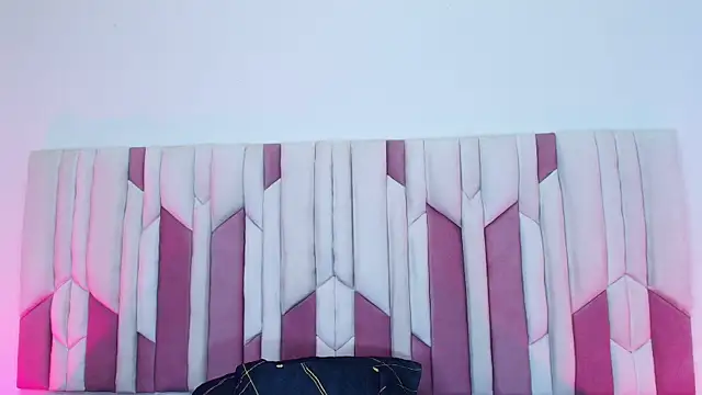 mia stanfort online show from October 12, 2025, 7:13 pm