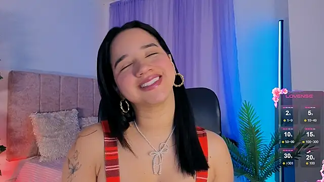 emilyrouxe online show from November 10, 2025, 4:17 pm