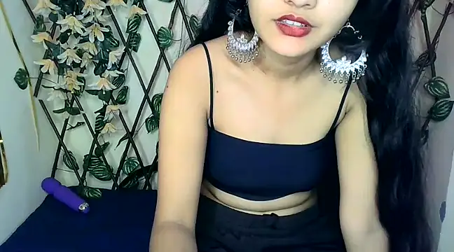 Snapshot of SUZY_FROMUS chatting on February 4, 2025, 8:06 pm SUZY FROMUS online show from February 4, 2025, 8:06 pm