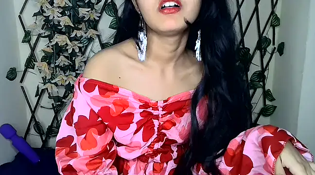 Snapshot of SUZY_FROMUS chatting on February 15, 2025, 10:21 pm SUZY FROMUS online show from February 15, 2025, 10:21 pm