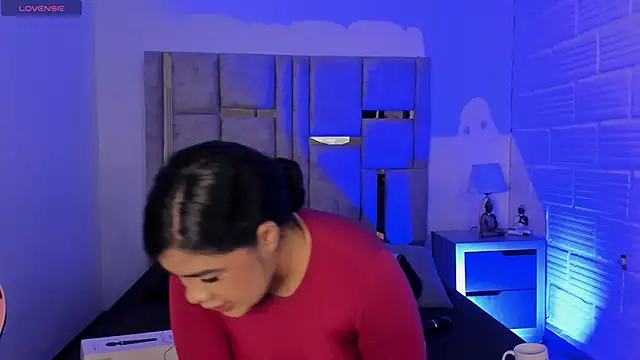 EmmaBecket2 online show from October 8, 2025, 12:14 pm