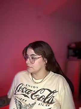 Snapshot of Yuli_zuha chatting on December 13, 2024, 3:16 am Yuli zuha online show from December 13, 2024, 3:16 am