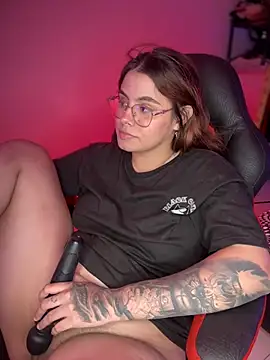 Snapshot of Yuli_zuha chatting on December 17, 2024, 6:24 am Yuli zuha online show from December 17, 2024, 6:24 am