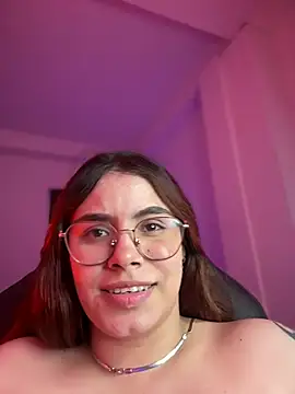 Snapshot of Yuli_zuha chatting on December 18, 2024, 6:32 am Yuli zuha online show from December 18, 2024, 6:32 am