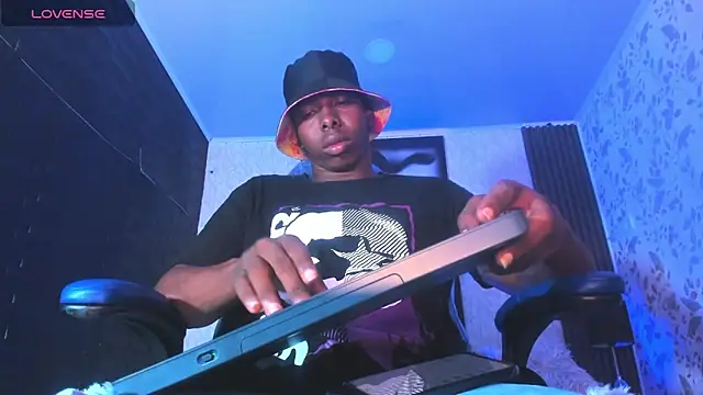 Snapshot of JD_THEBABY chatting on March 12, 2025, 12:36 pm JD THEBABY online show from March 12, 2025, 12:36 pm