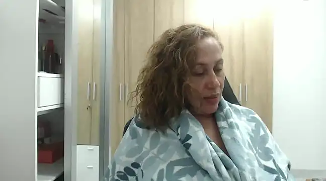 Snapshot of RoxanaLove9 chatting on March 7, 2025, 3:29 am RoxanaLove9 online show from March 7, 2025, 3:29 am