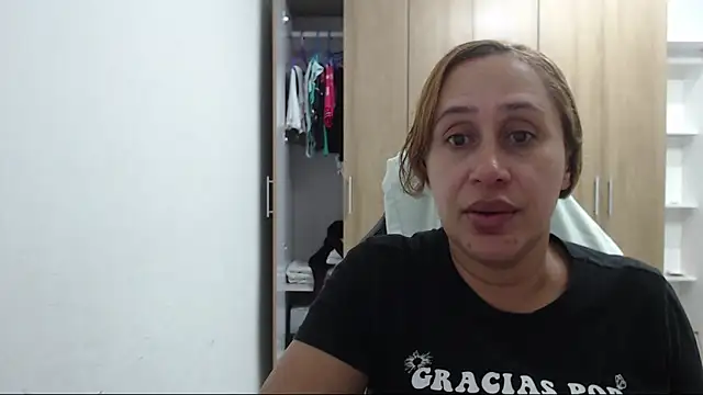 Snapshot of RoxanaLove9 chatting on October 12, 2025, 11:59 pm RoxanaLove9 online show from October 12, 2025, 11:59 pm