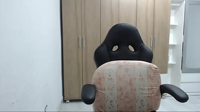 Snapshot of RoxanaLove9 chatting on November 8, 2025, 1:28 am RoxanaLove9 online show from November 8, 2025, 1:28 am