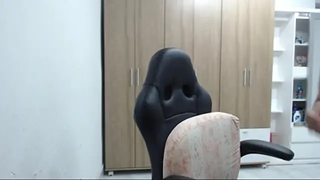 Snapshot of RoxanaLove9 chatting on November 16, 2025, 10:04 pm RoxanaLove9 online show from November 16, 2025, 10:04 pm