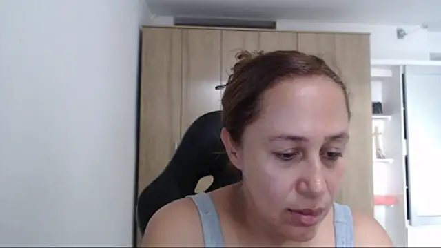 Snapshot of RoxanaLove9 chatting on February 6, 2026, 9:18 pm RoxanaLove9 online show from February 6, 2026, 9:18 pm