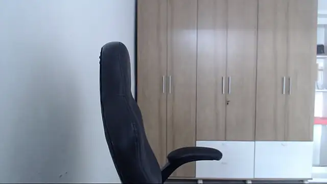 Snapshot of RoxanaLove9 chatting on February 10, 2026, 6:12 pm RoxanaLove9 online show from February 10, 2026, 6:12 pm